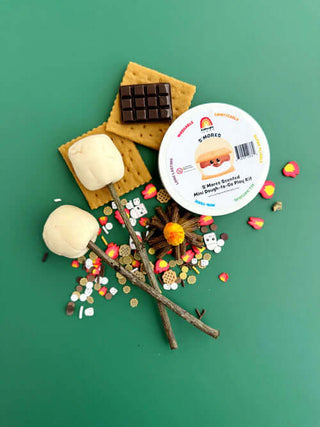 S'mores Mini Dough-to-Go Jar – Campfire-themed sensory play with marshmallow-scented dough, pretend graham crackers, and chocolate pieces.









