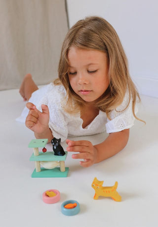 Wooden cat playset with 2 cats, cat tree, hammock, toy ball, and 2 food bowls—perfect for pretend play and dollhouse fun.